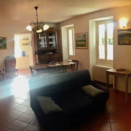 Esther 1 Apartment Luino